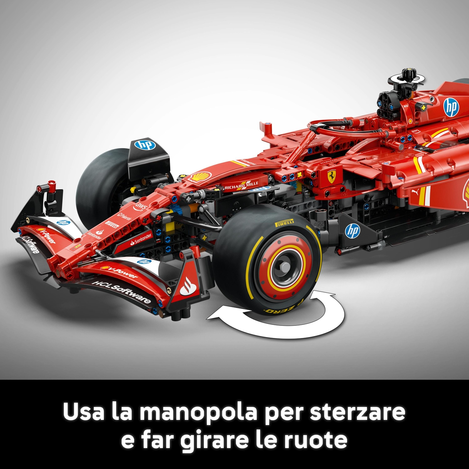 Un modello Lego rosso di Ferrari F1. L'immagine mostra l'auto con una freccia che indica la funzione di sterzata. Loghi degli sponsor visibili.