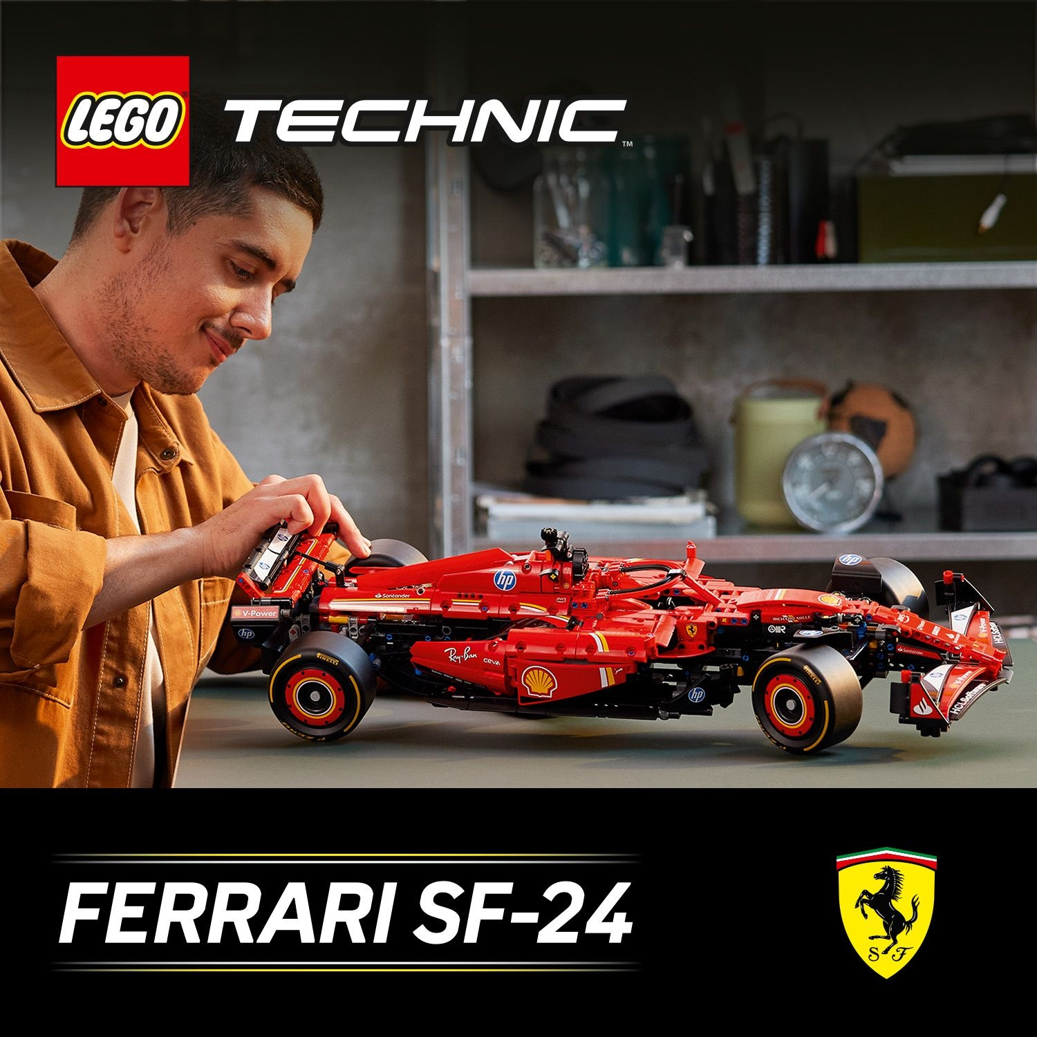 Un uomo assembla un modello rosso Lego Technic Ferrari SF-24. Il logo Lego è visibile, insieme al logo Ferrari e al testo.