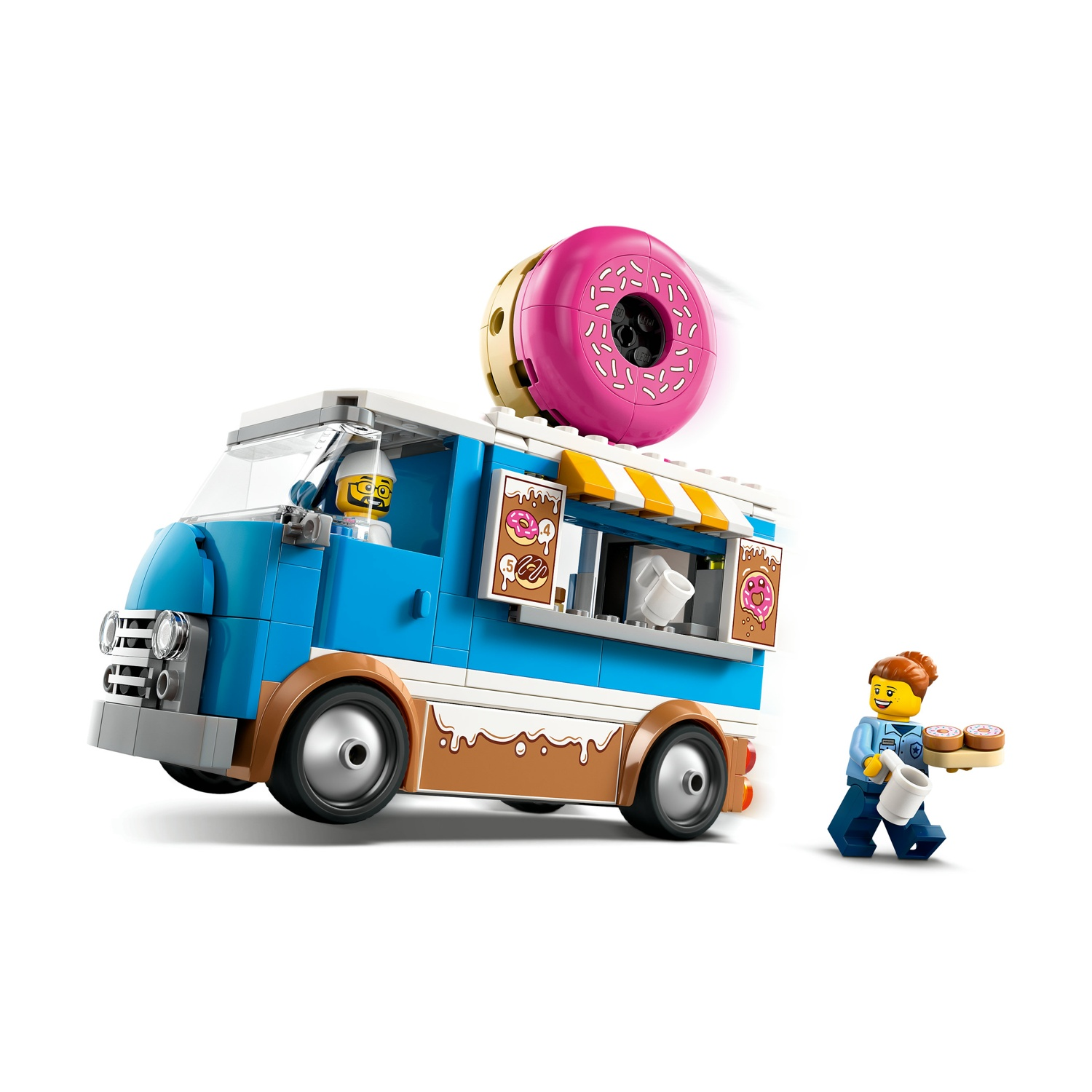 Un camioncino di ciambelle Lego con una grande ciambella sopra. Una minifigure guida. Un'altra minifigure tiene un vassoio di ciambelle e una tazza.