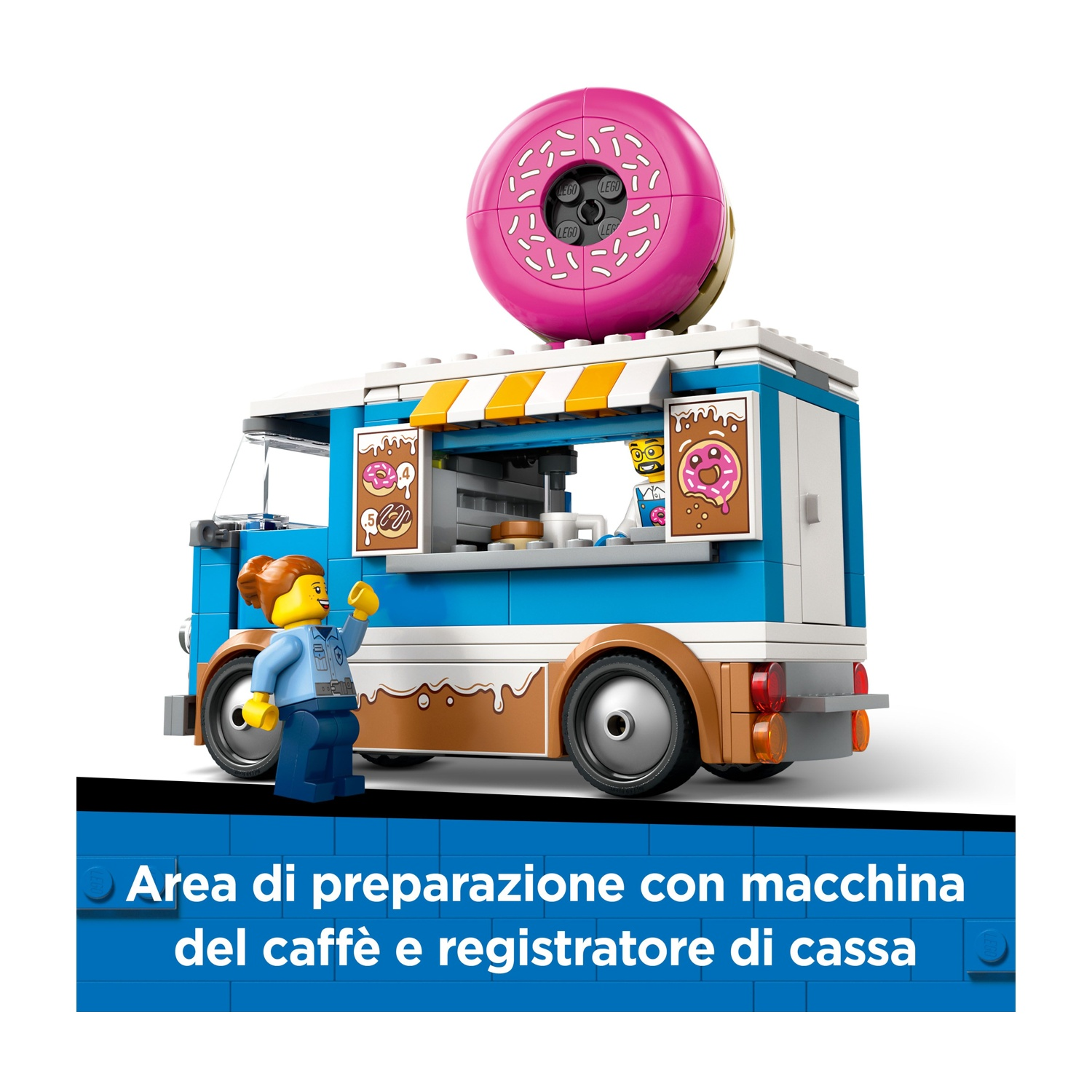 Un camioncino Lego a forma di donut con un donut rosa sopra. Una figura Lego si trova vicino al camion. Ci sono cartelli di donut.