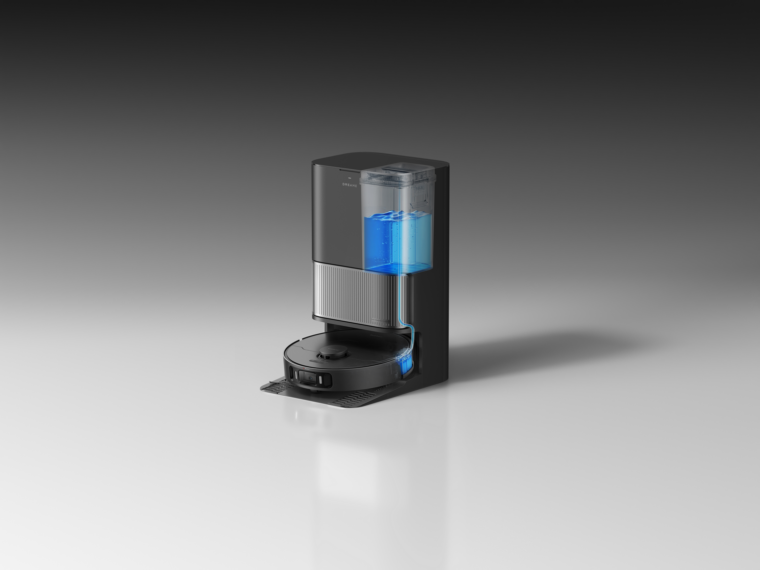 Aspiradora robot negra con depósito de agua. El depósito está parcialmente lleno de líquido azul. Sombra proyectada sobre superficie blanca.