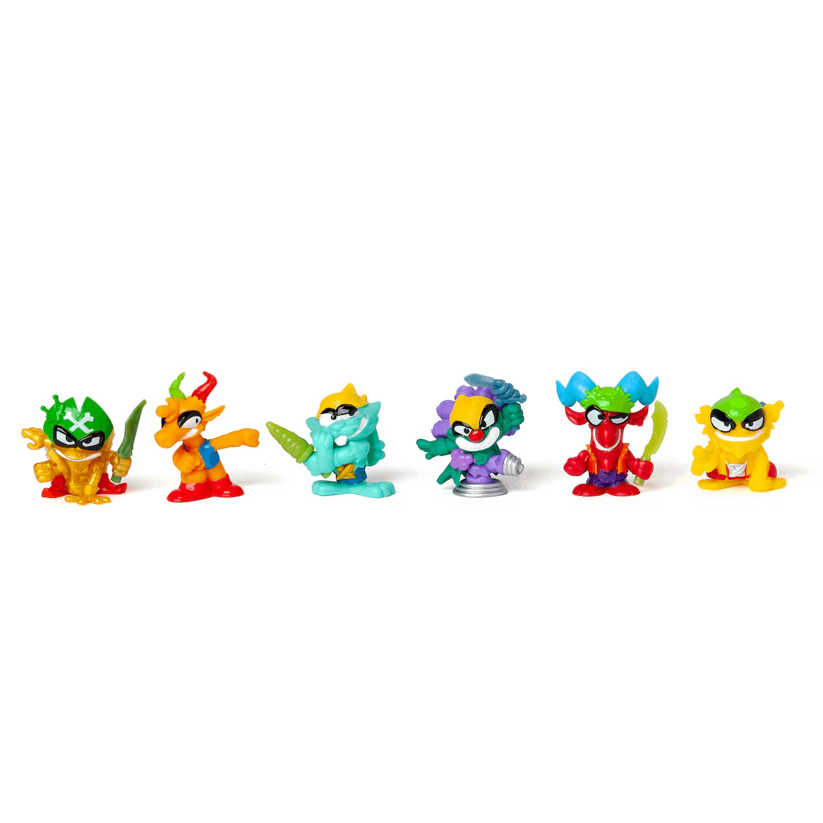 Seis figuras de monstruos coloridas sobre fondo blanco. Cada una tiene un diseño único y sostiene un arma. Varios colores, diseño detallado.