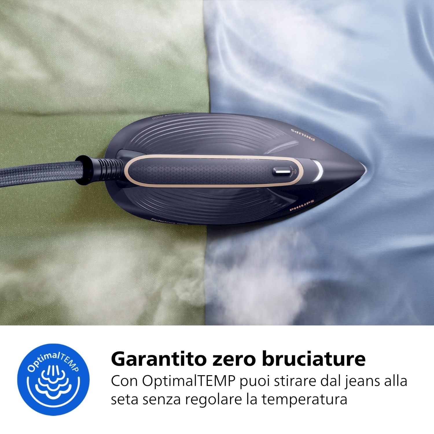 Un ferro da stiro nero e oro su tessuto verde e blu, con vapore. Il logo Philips è visibile.
