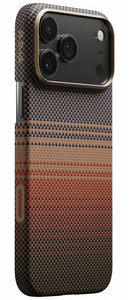 Etui na iPhone z tkanym wzorem brązu, beżu i czerwieni. Ma złoty pierścień na aparat i trzy obiektywy.