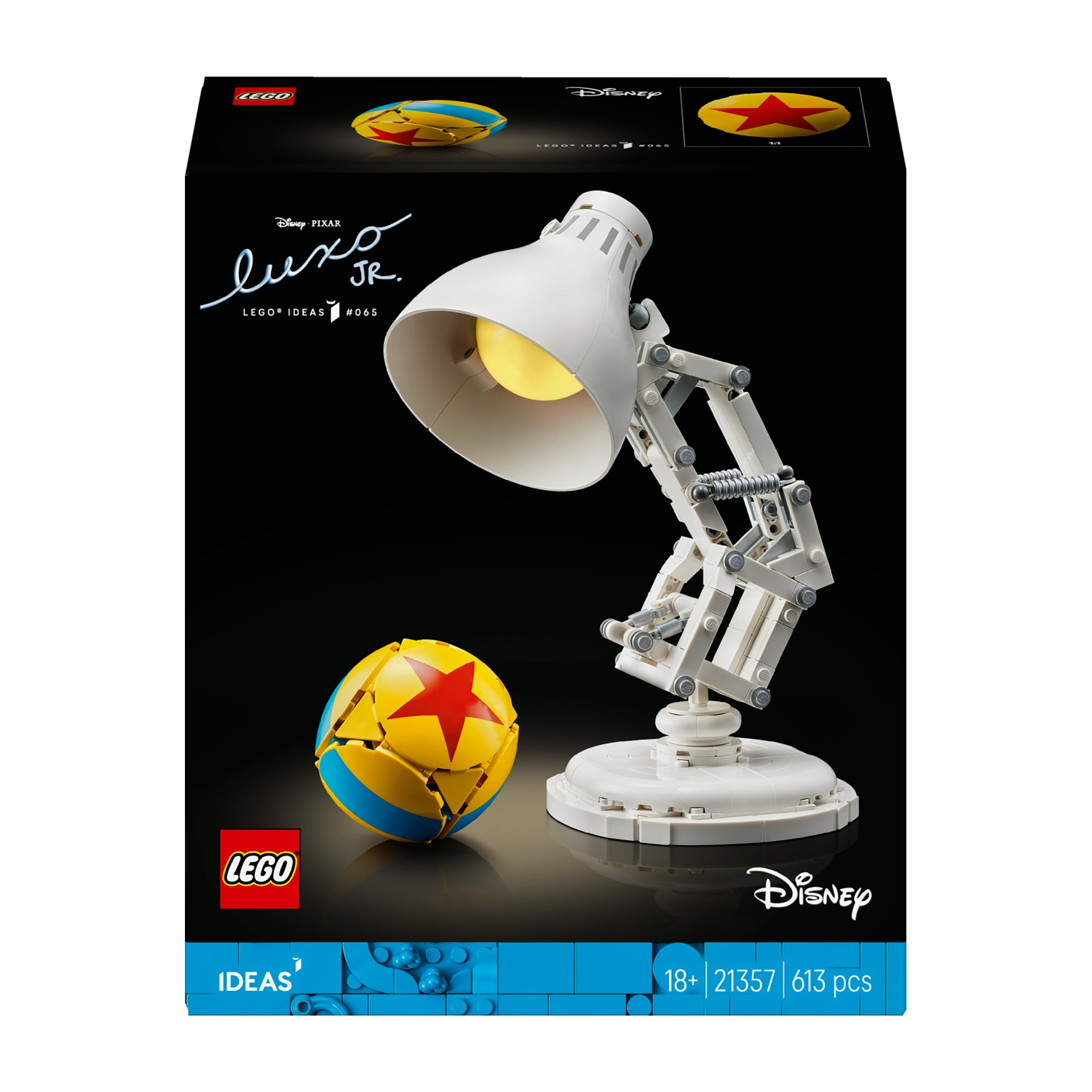 Un set Lego della lampada Luxo Jr. e di una palla. La scatola è nera con i loghi Lego, Disney e Pixar. La lampada è bianca e ha una luce gialla.