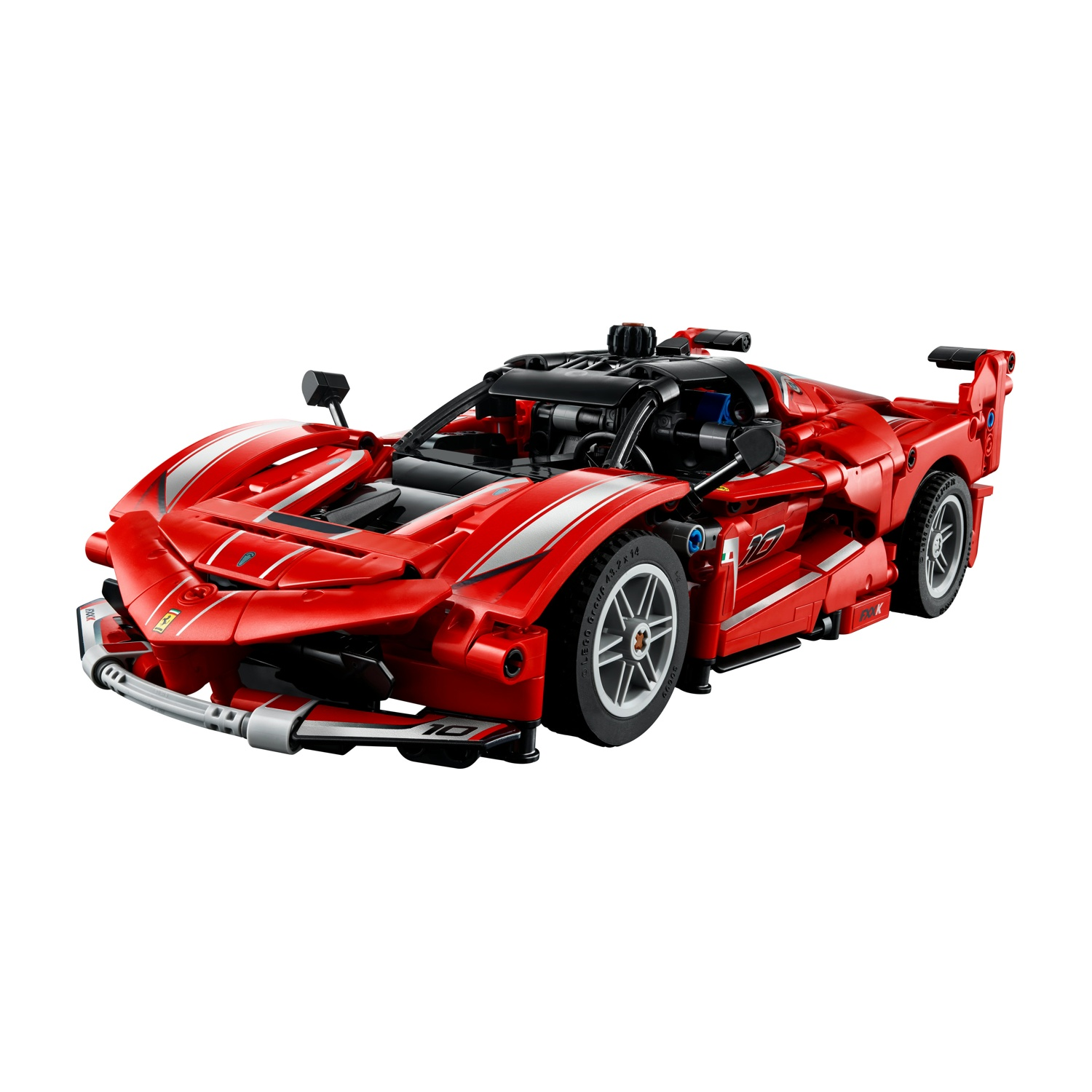 Un modello Lego rosso di un'auto da corsa. Ha un profilo basso, strisce da corsa e il numero 16. Dettagli neri e argento.
