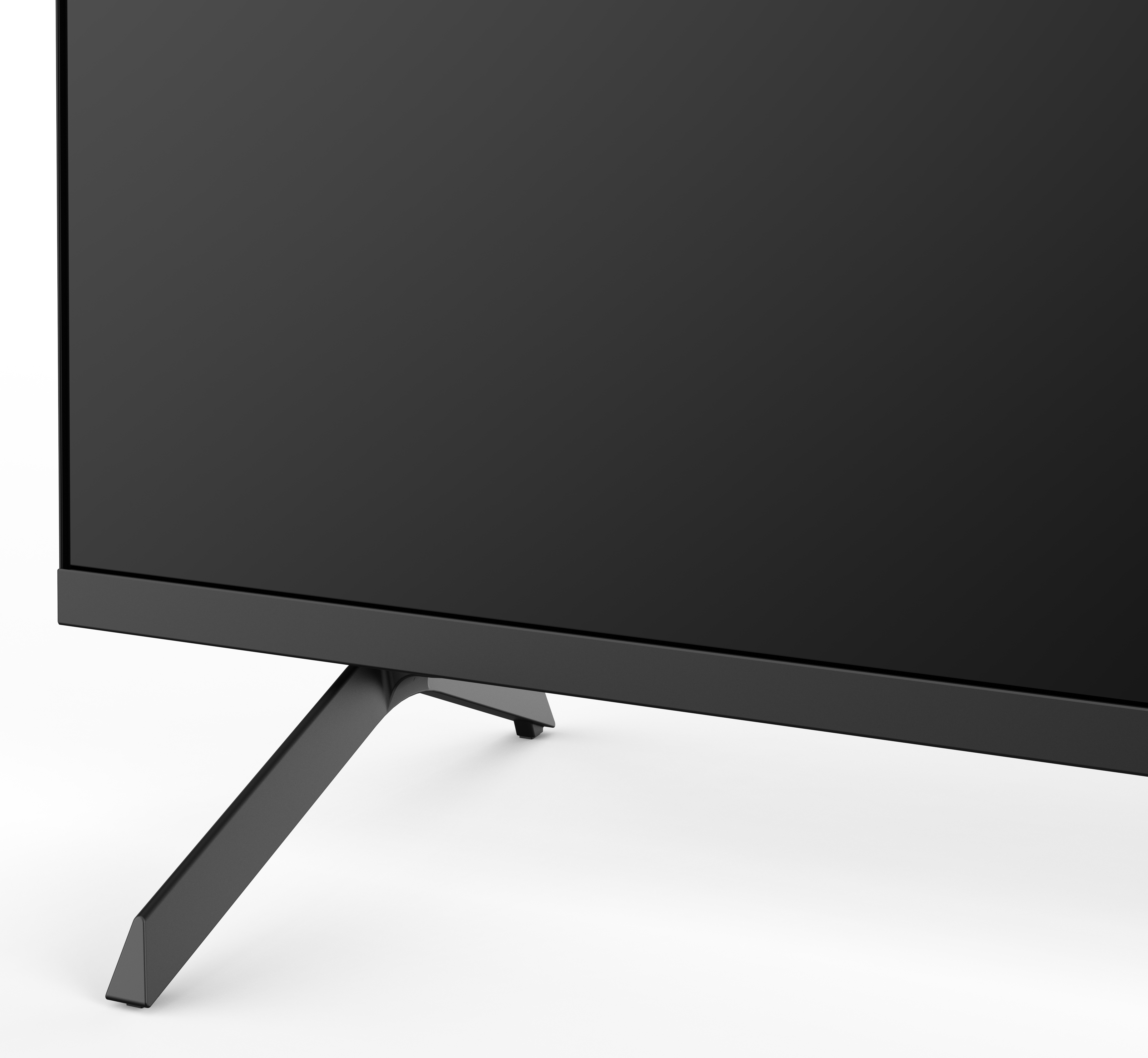 Czarny telewizor na białej powierzchni. Stojak również czarny i kątowy. Ekran jest czarny.