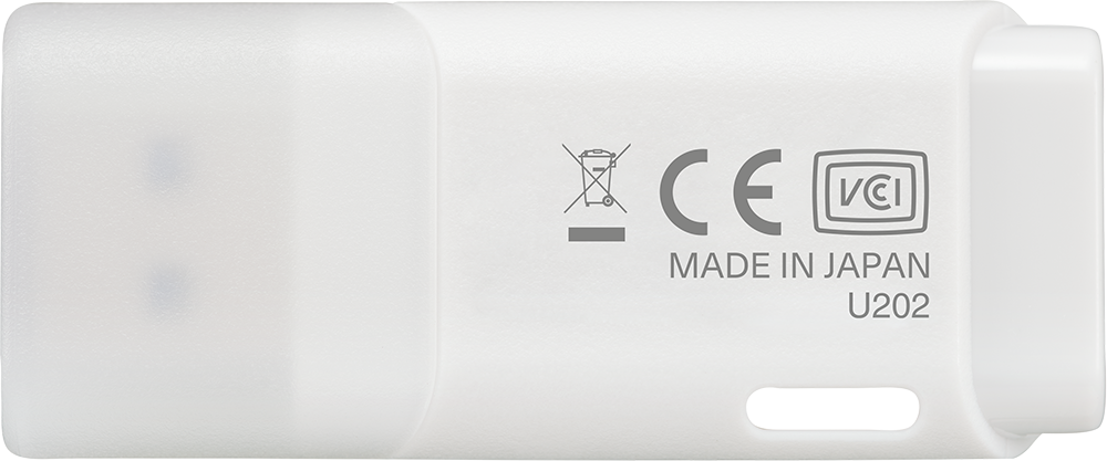 Beyaz bir USB cihazı üzerinde işaretler var. CE sembolü, geri dönüşüm sembolü ve 'Made in Japan' yazısı, U202 modeliyle birlikte.