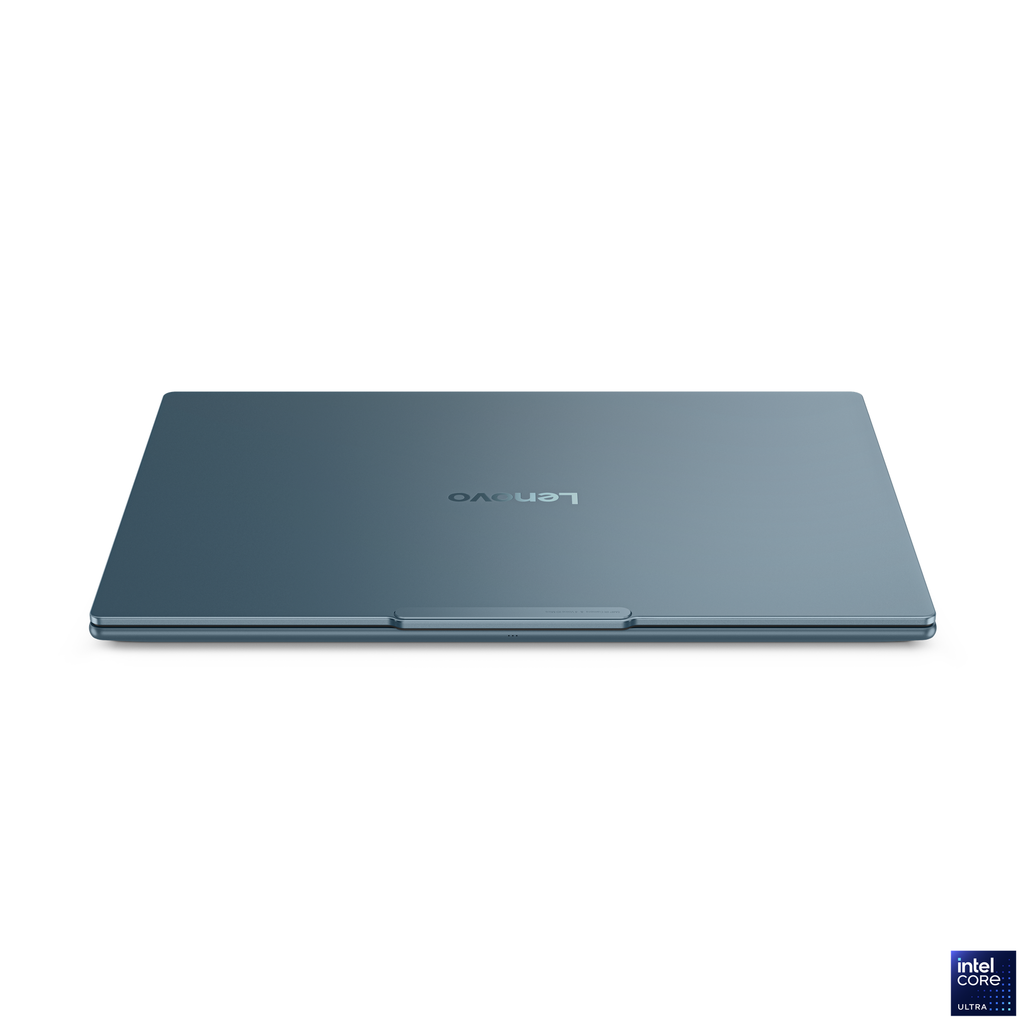 Mavi-gri renkli, kapalı bir Lenovo dizüstü bilgisayar, siyah zemin üzerinde. Lenovo logosu görünür. Köşede Intel Core Ultra logosu.