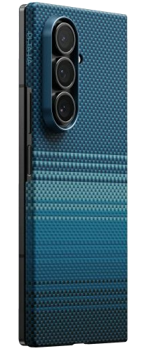 Niebieski telefon z potrójnym aparatem. Tył ma wzór tekstury, gradient od ciemnego do jasnoniebieskiego.