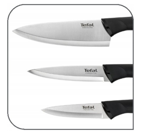 Trzy noże Tefal ze stali nierdzewnej z czarnymi uchwytami. Ostrza są błyszczące i ostre na białym tle.