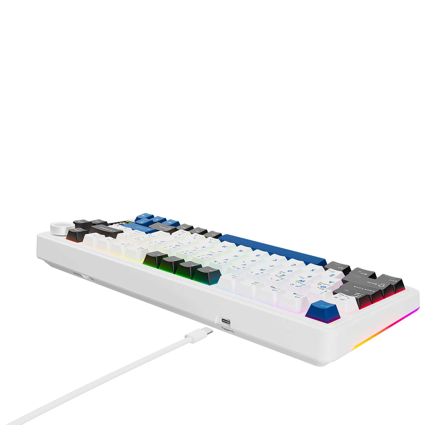 Renkli tuşlara sahip beyaz bir mekanik klavye, beyaz bir yüzey üzerinde açılı duruyor, USB-C kablosuyla bağlı.