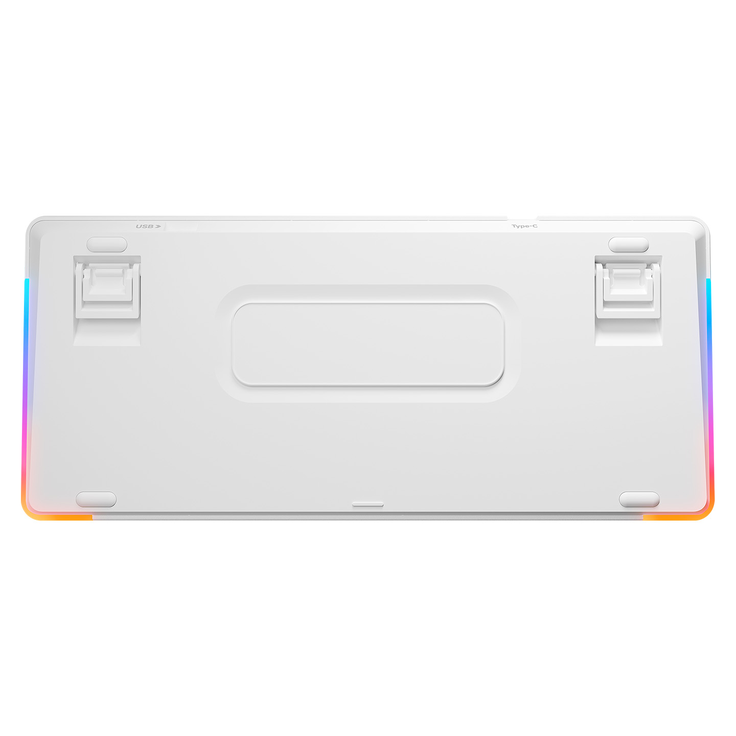 USB ve Type-C etiketli beyaz klavye altı. İki destek ayağı ve kenar boyunca RGB aydınlatma içerir.