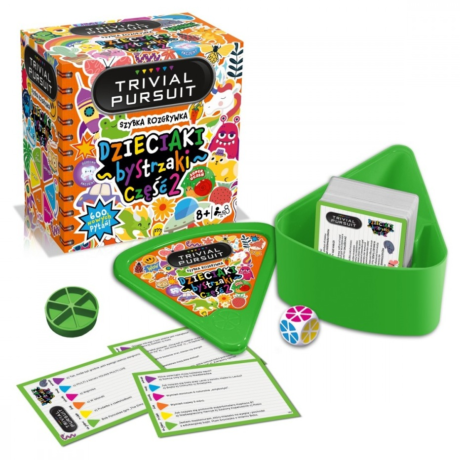 Pudełko gry Trivial Pursuit, zielony pojemnik z kartami, zielony spinner, trójkątna plansza, kostka do gry i karty z pytaniami.