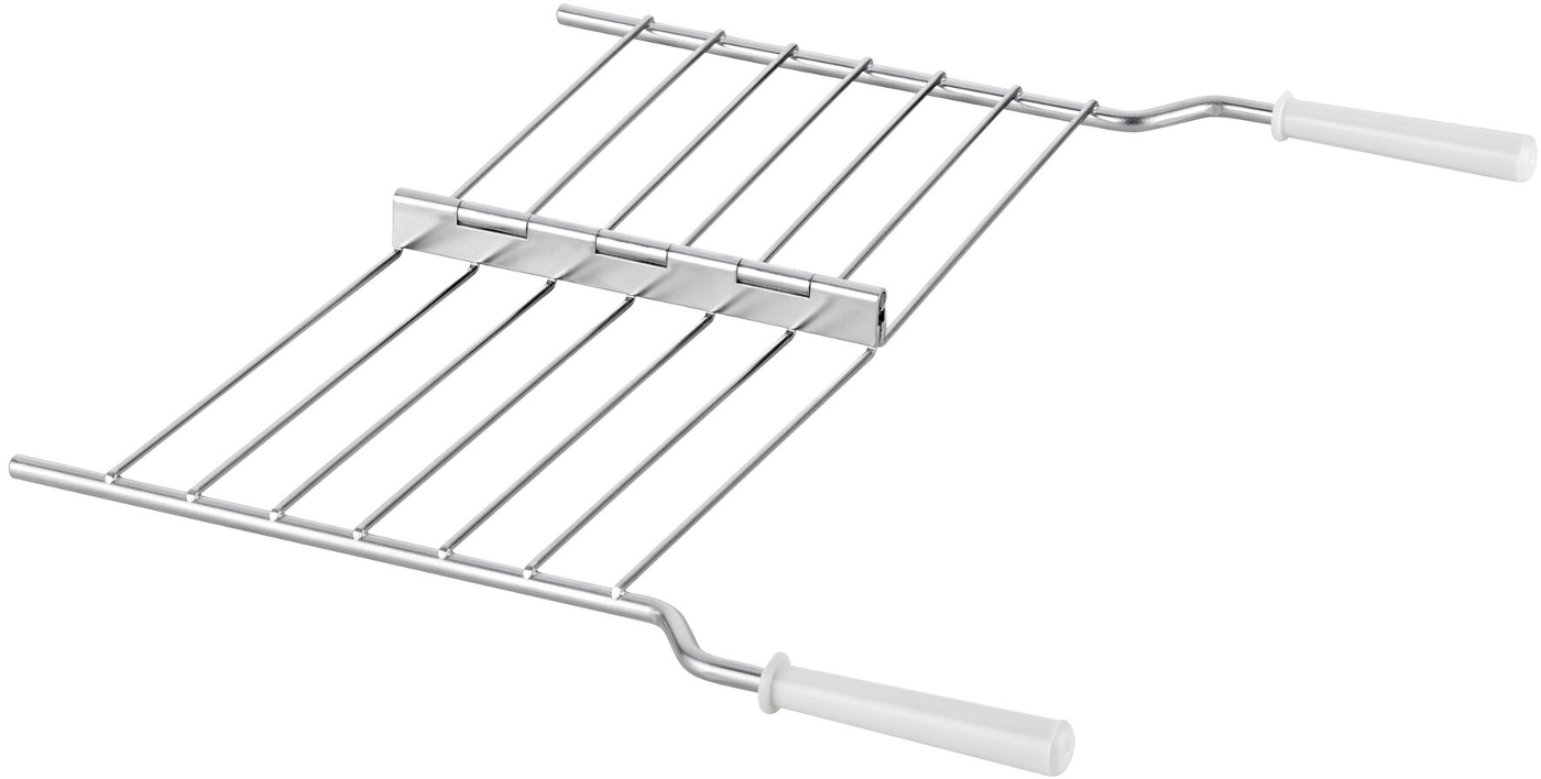 Ein Metallgrill mit Scharnier in der Mitte und weißen Griffen auf beiden Seiten. Der Grill ist abgewinkelt.