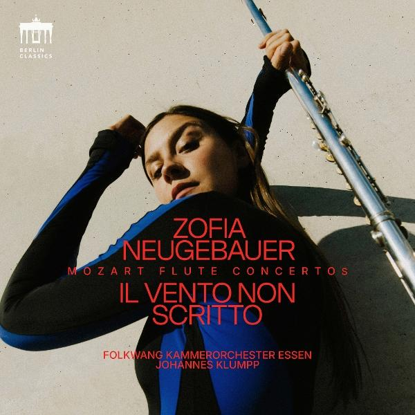 Albumcover: Zofia Neugebauer hält eine Flöte. Text enthält 'Mozart', 'Il Vento Non Scritto' und Orchesterdetails. Hintergrund ist hell.