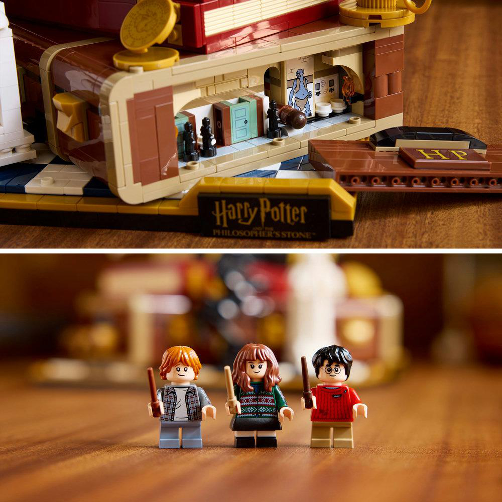 Lego-Set mit Harry-Potter-Figuren. Das Set enthält ein Gebäude und drei Minifiguren: Ron, Hermine und Harry.