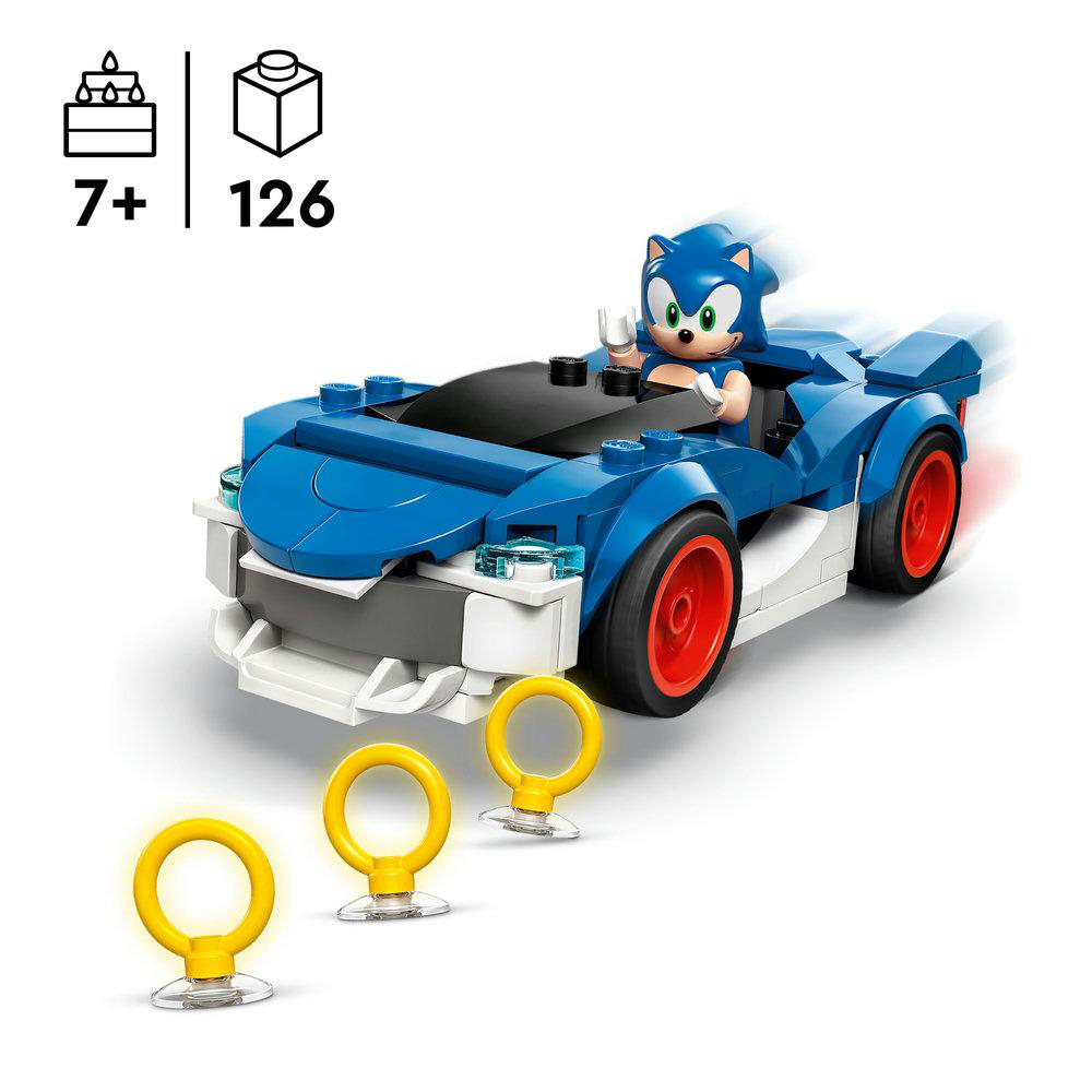 Sonic Lego-Set. Sonic-Figur in einem blauen Auto mit roten Rädern und drei goldenen Ringen. Das Set enthält 126 Teile und ist für Kinder ab 7 Jahren.