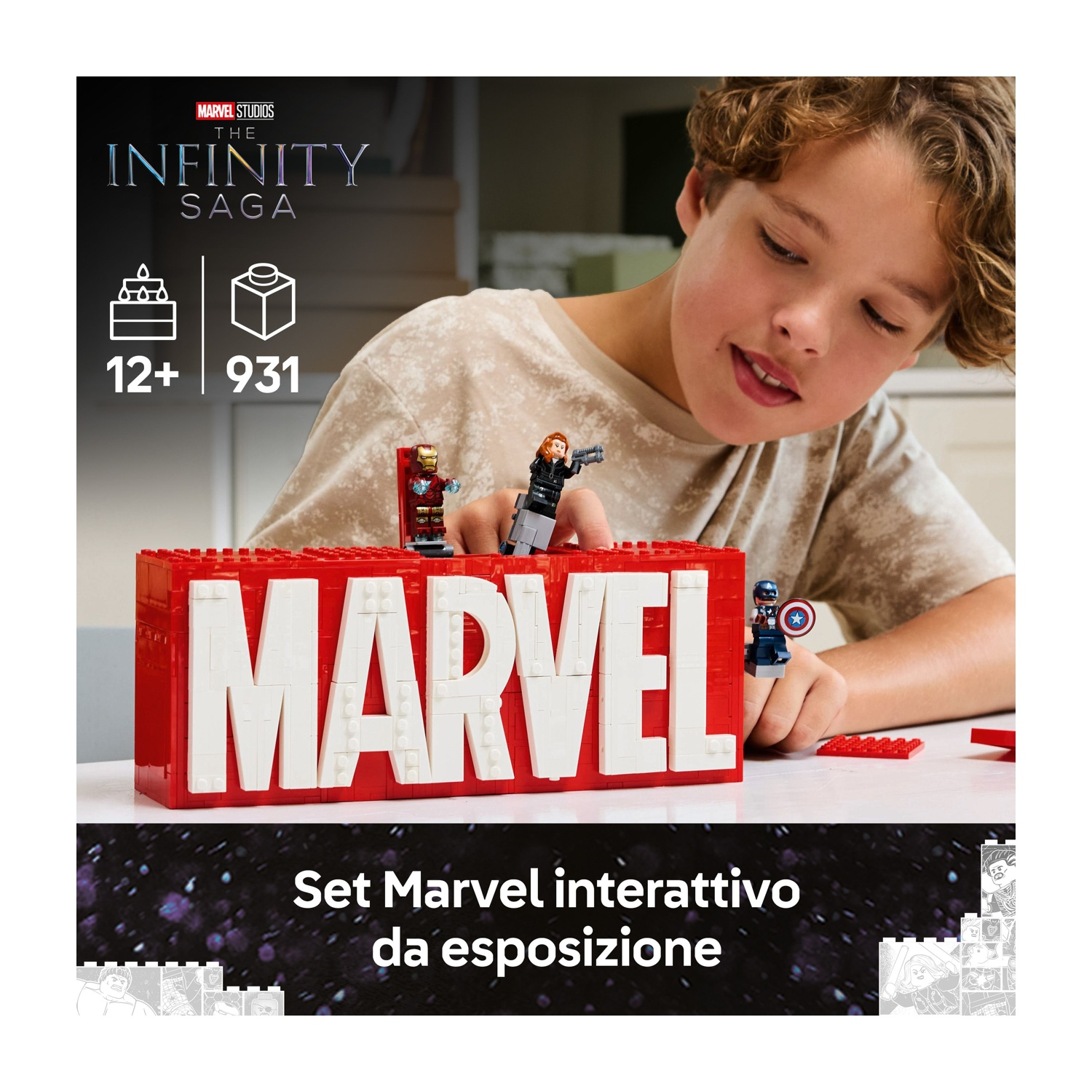 Un ragazzo costruisce un set LEGO con il logo Marvel. Sono visibili personaggi LEGO di Iron Man, Black Widow e Capitan America.