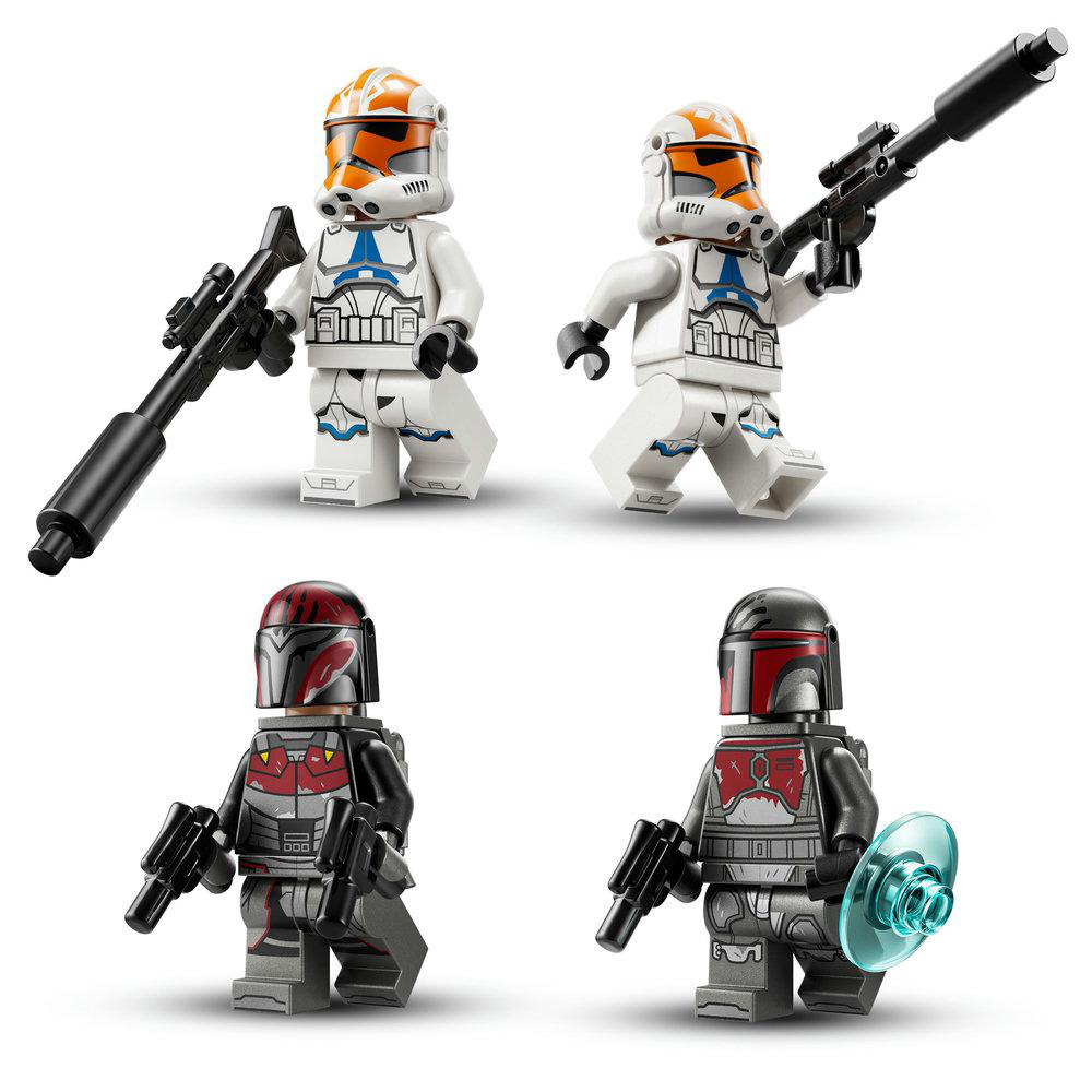 Vier Lego-Figuren. Zwei sind Klonkrieger mit Blastern. Die anderen beiden sind Mandalorianer, einer mit Blaster und der andere mit einem Schild.
