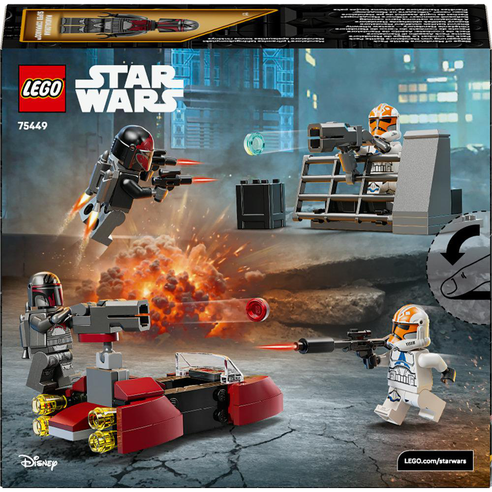 Lego Star Wars Set. Figuren schießen mit Blastern aufeinander. Rote und graue Fahrzeuge. Orange und weiße Figuren. Explosion im Hintergrund.