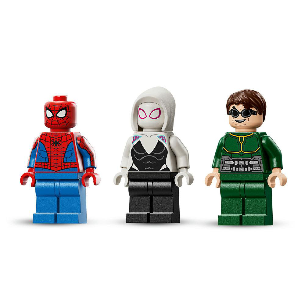 Drei Lego-Figuren: Spider-Man, Spider-Gwen und Doctor Octopus, nebeneinander stehend. Jede Figur ist detailliert und farbenfroh.
