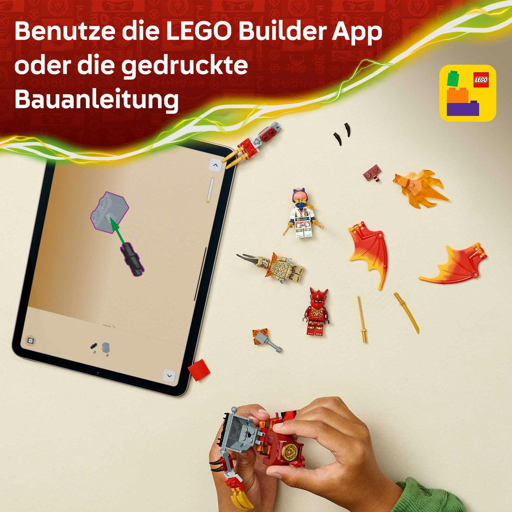 Eine Person baut ein Lego-Set mit einem Tablet, das Anweisungen zeigt. Lego-Figuren und -Teile sind verstreut.