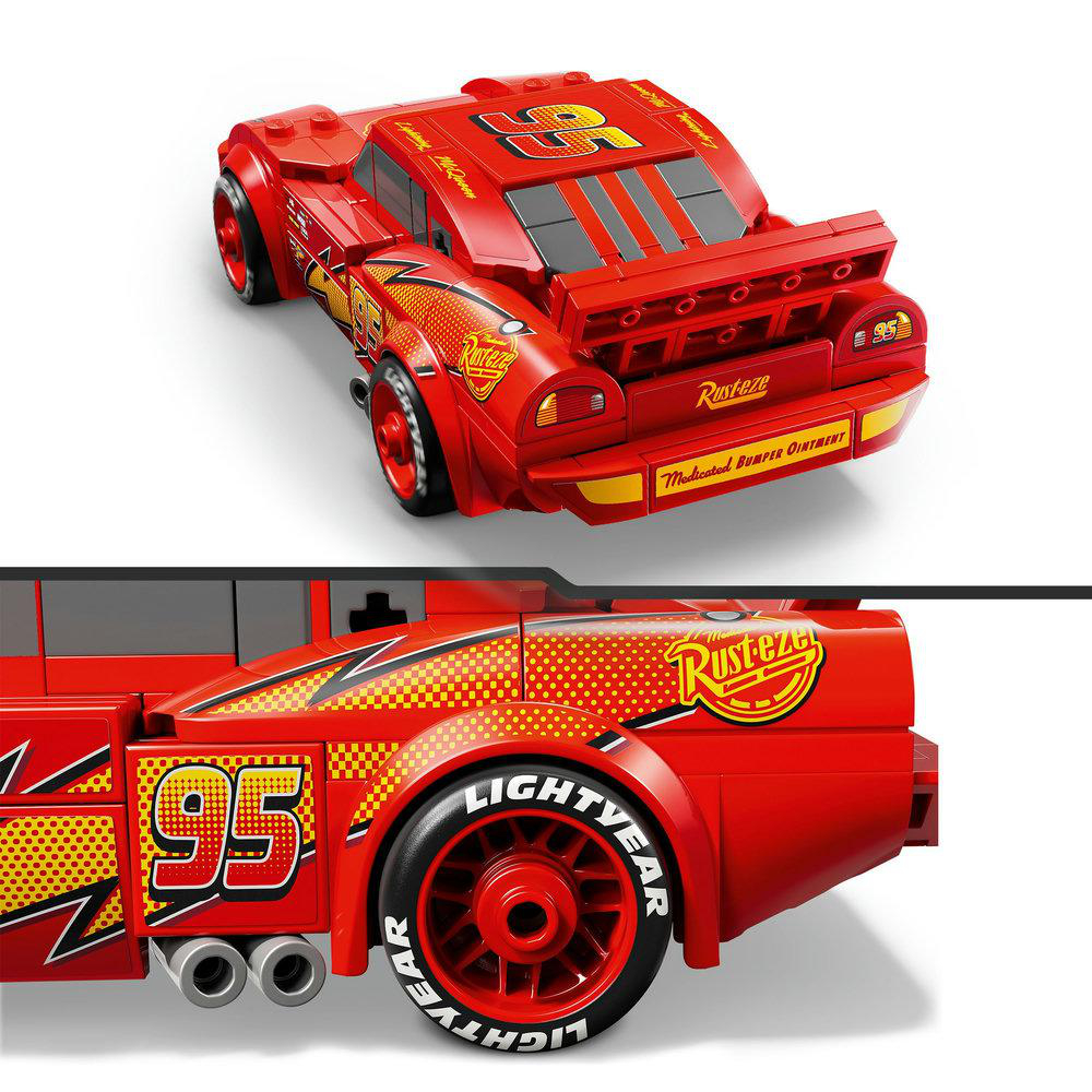 Rotes Spielzeugauto Lightning McQueen, Nummer 95. Mit 'Rust-eze' und 'Lightyear'-Branding. Heckspoiler und Designelemente.