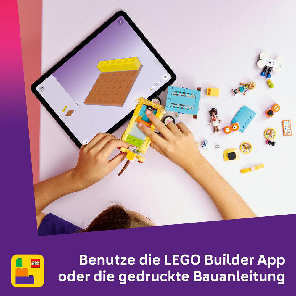 Hände, die ein LEGO-Set zusammenbauen, mit Tablet, das Anweisungen zeigt. Verschiedene LEGO-Teile verstreut. Lila und weißer Hintergrund.