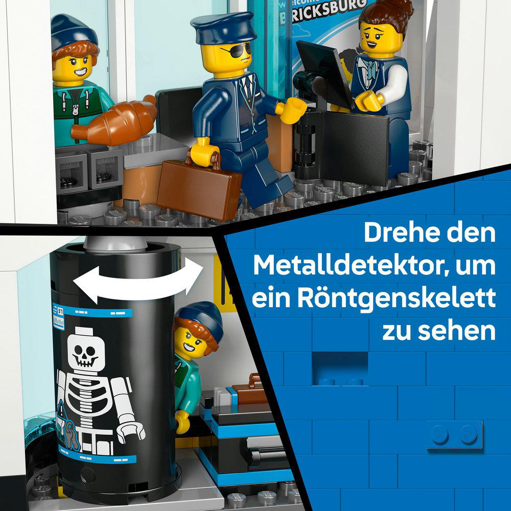 Lego-Set, das eine Szene mit Mini-Figuren darstellt. Enthält einen Metalldetektor, Gepäck und ein Willkommensschild für Bricksburg.