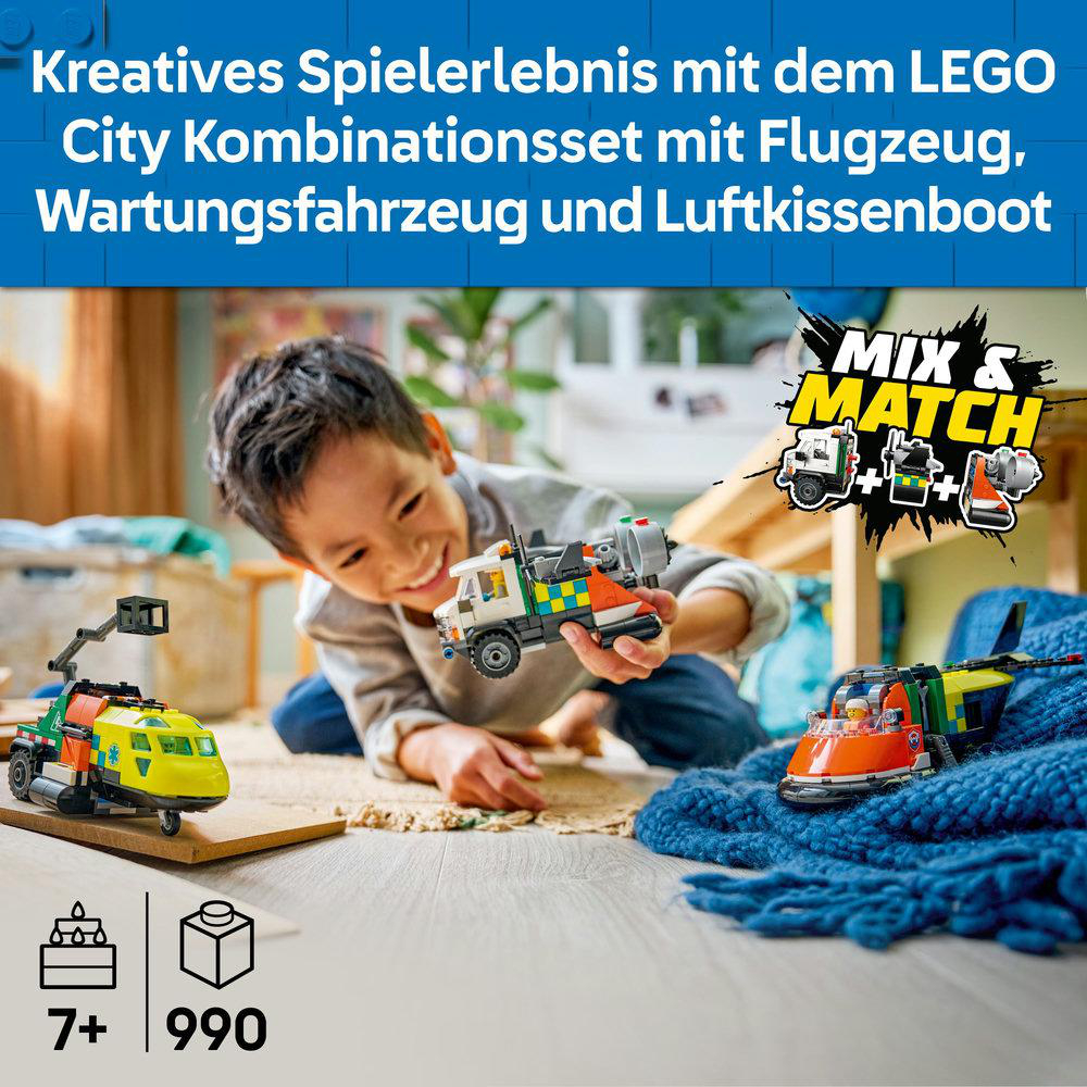 Ein Kind spielt mit LEGO City. Das Set umfasst einen Lastwagen, einen Hubschrauber und ein Hovercraft.