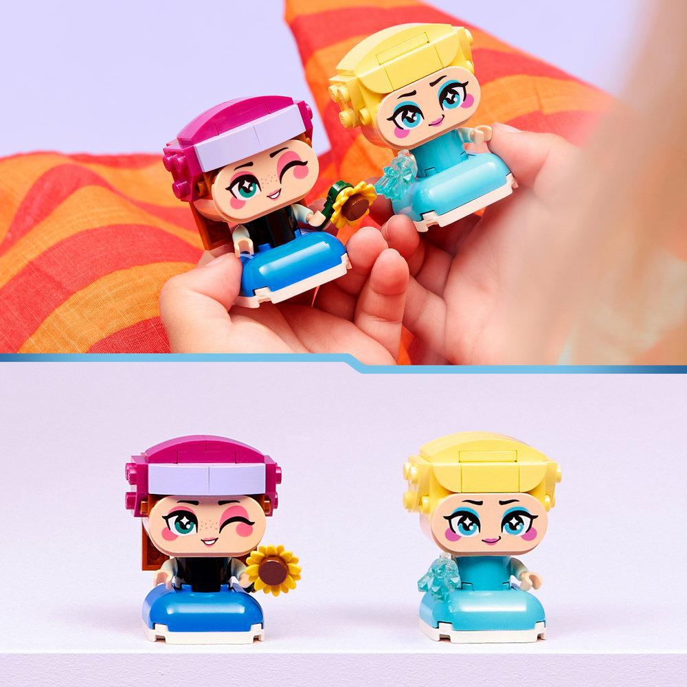 Zwei Lego-Figuren von Prinzessinnen, eine mit pinken, eine mit gelben Haaren. Eine hält eine Sonnenblume. Beide tragen blaue Kleider.