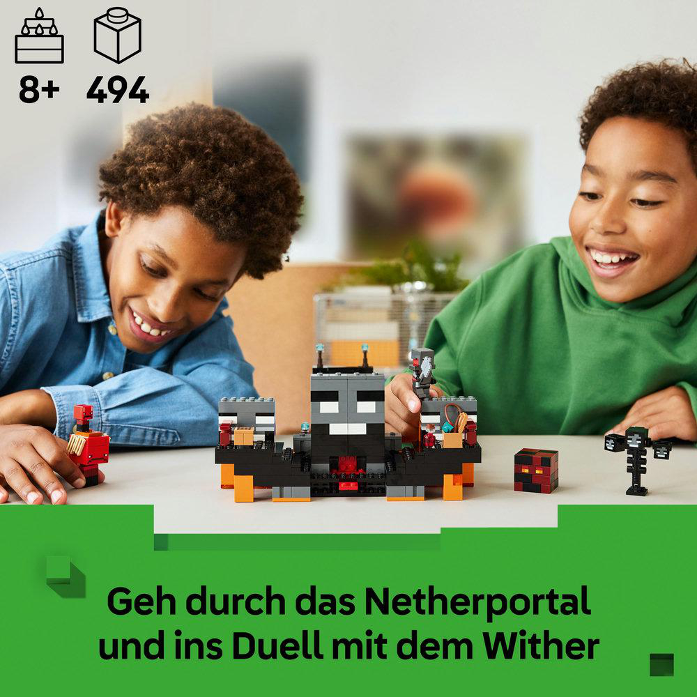 Zwei lächelnde Kinder spielen mit einem Lego-Set einer schwarz-grauen Struktur. Das Set enthält Figuren und die Worte '8+' und '494'.