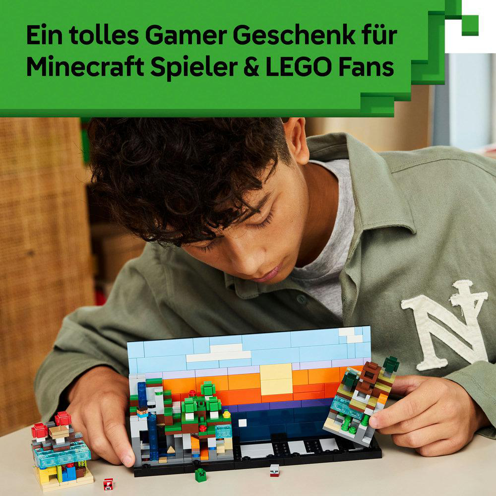 Ein Teenager baut ein Minecraft-LEGO-Set. Das Set zeigt eine Landschaft mit Bäumen und Sonnenuntergang. Oben steht: 'Ein tolles Geschenk'.