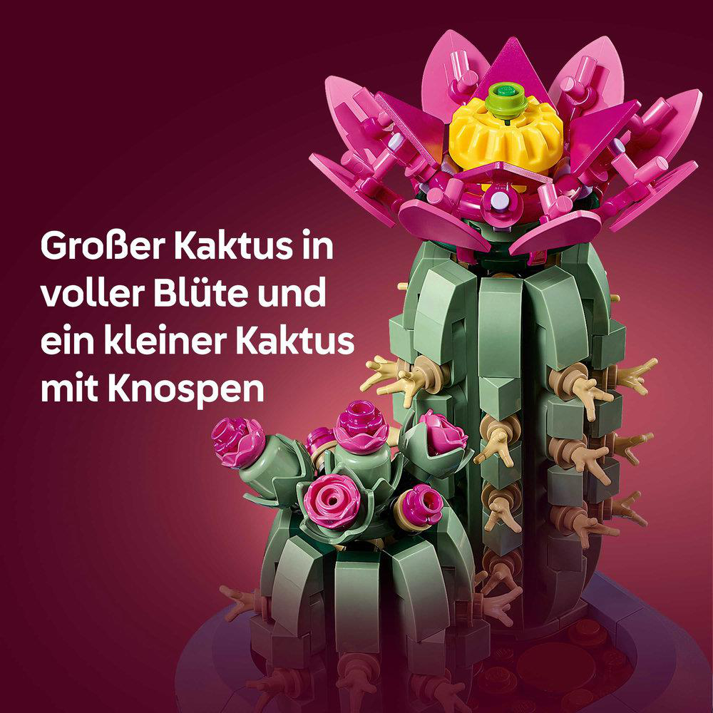 Ein Lego-Kaktus mit großer rosa Blüte und kleinerem Kaktus mit Knospen. Der Hintergrund ist ein Farbverlauf von Dunkelrosa nach Lila.