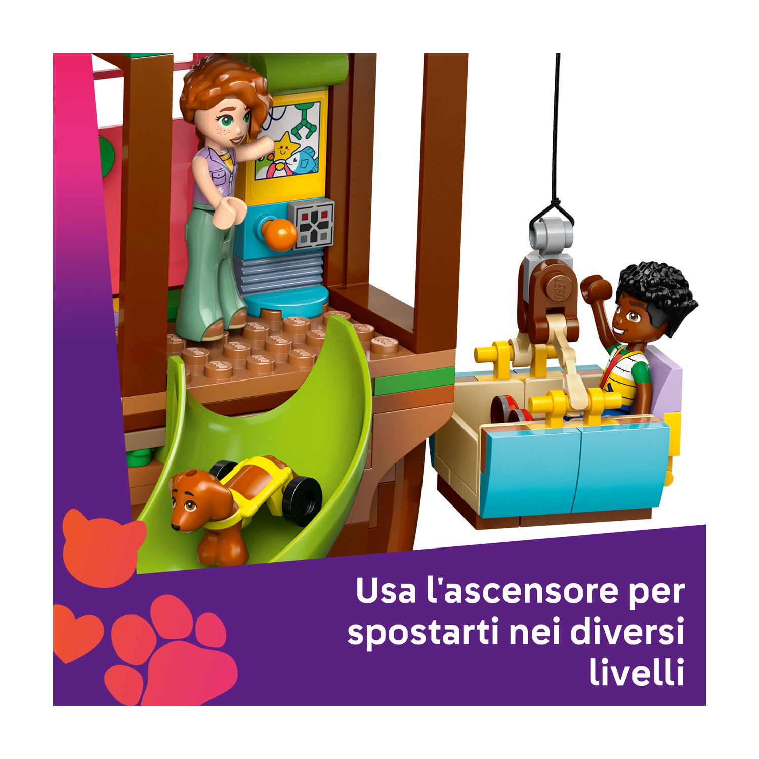 Set Lego con due personaggi, un cane su uno scivolo e un ascensore. Il set è in un ambiente parco con elementi verdi e marroni.