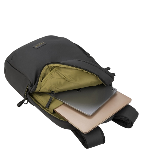 Schwarzer Rucksack mit offenem Fach. Im Inneren sind ein goldenes Tablet und ein silbernes Tablet zu sehen. Das Futter ist olivgrün.