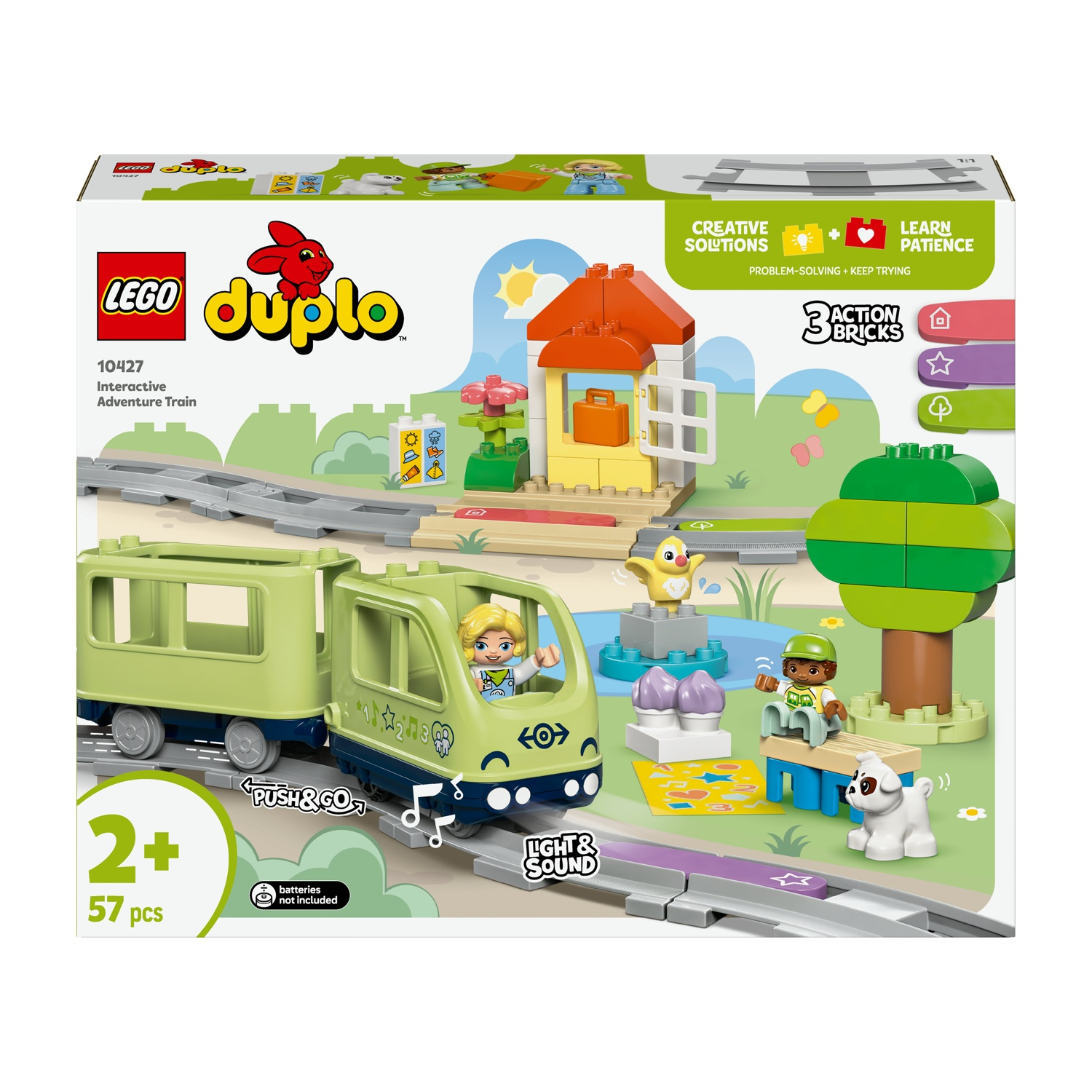 Un set scatola Lego Duplo. Mostra un treno con personaggi, una casa, un albero e un cane. Il set è per bambini dai 2 anni in su e ha 57 pezzi.
