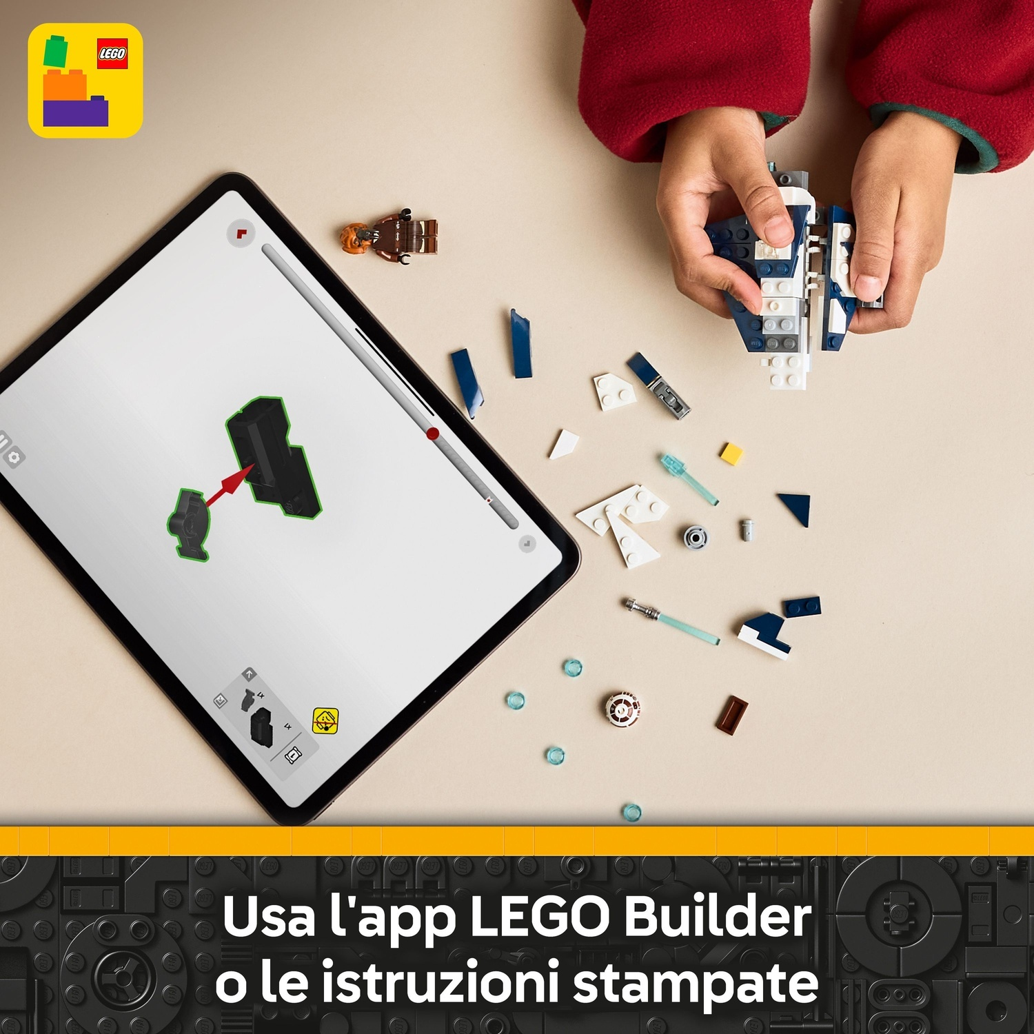 Mani che assemblano modello LEGO con pezzi sparsi. Tablet mostra istruzioni. Logo LEGO e testo 'Usa l'app LEGO Builder'.