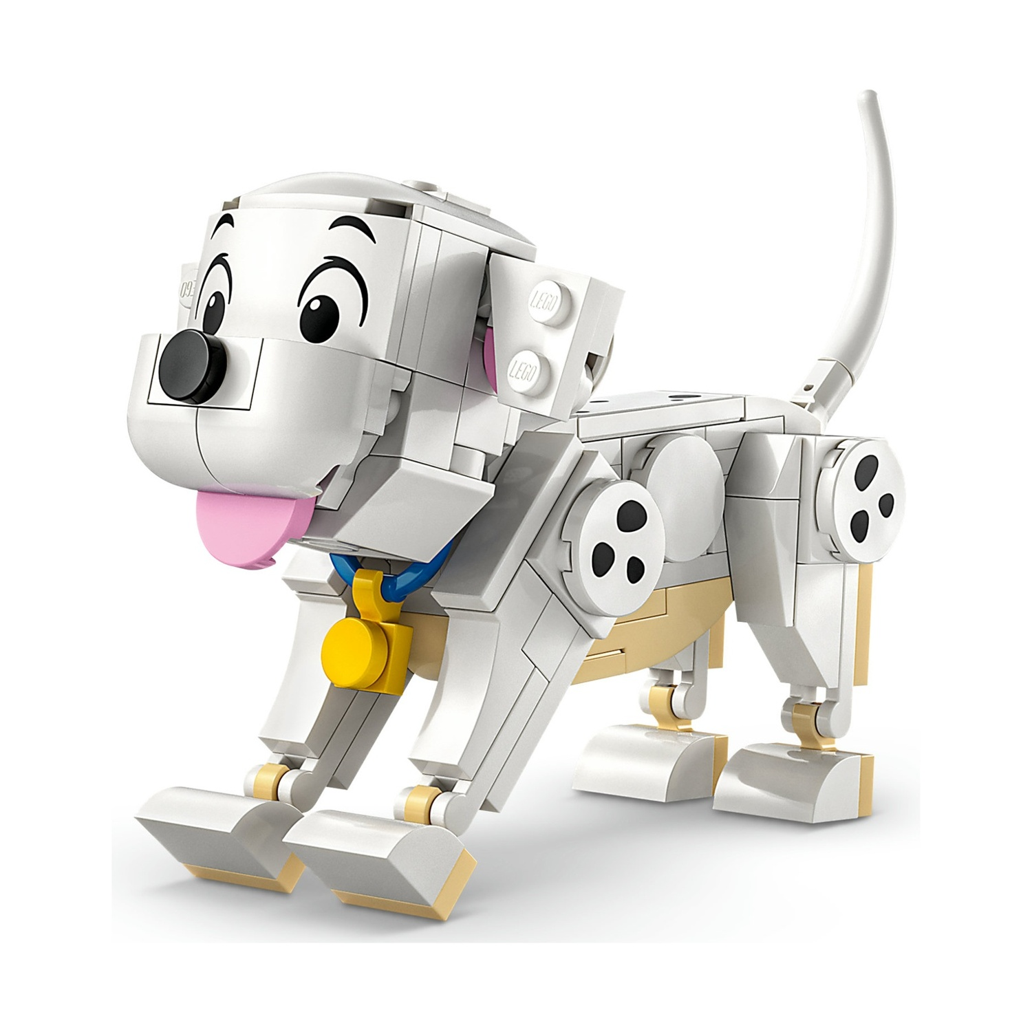 Un cane dalmata Lego, bianco con macchie nere e lingua rosa. Ha un collare blu con un'etichetta gialla.