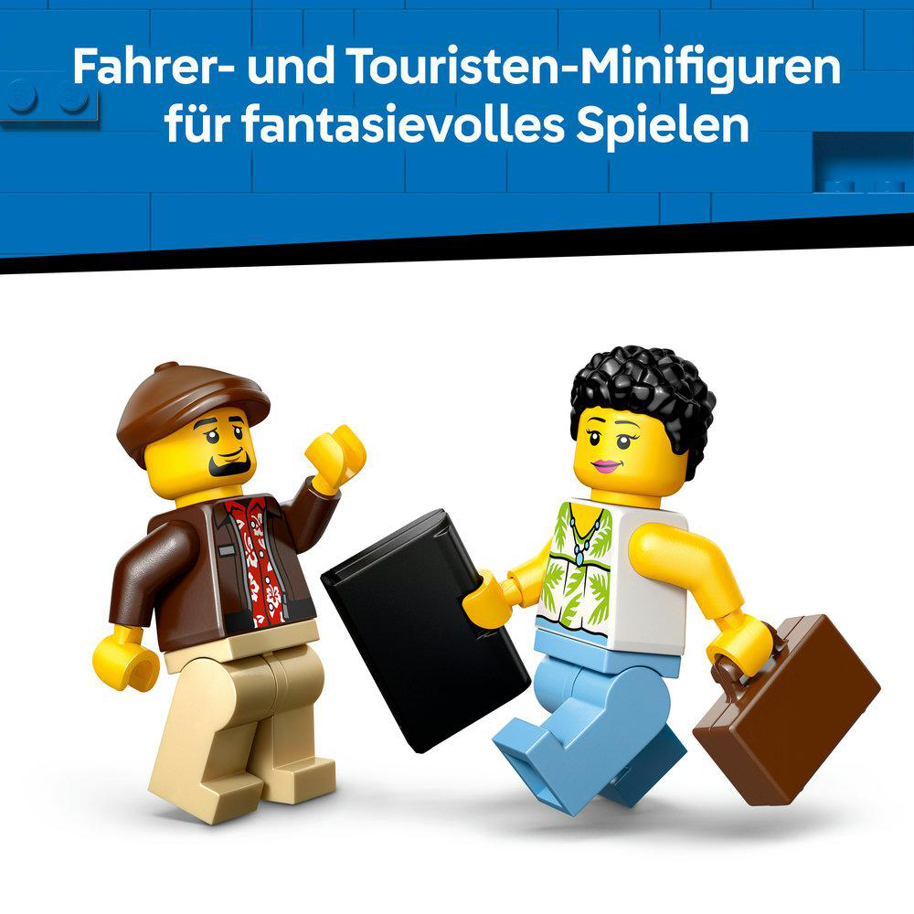 Zwei Lego-Minifiguren. Eine mit brauner Jacke und Hut, die andere mit einem Hemd mit Blumenmuster und einem Koffer. Text auf Deutsch oben.