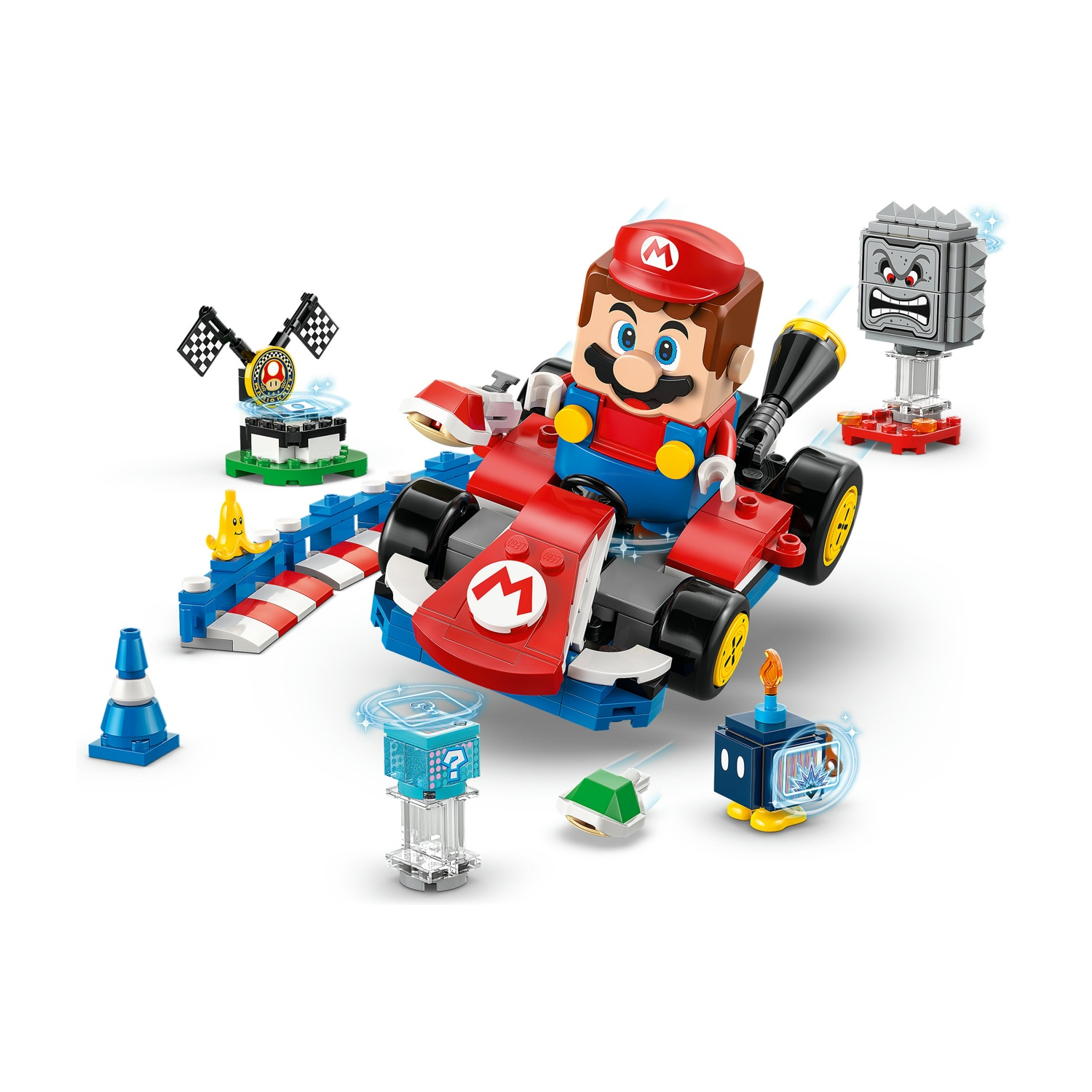 Lego Mario in un kart, con Thwomp, un punto interrogativo, un traguardo e un Bob-omb. Il kart è rosso e blu.