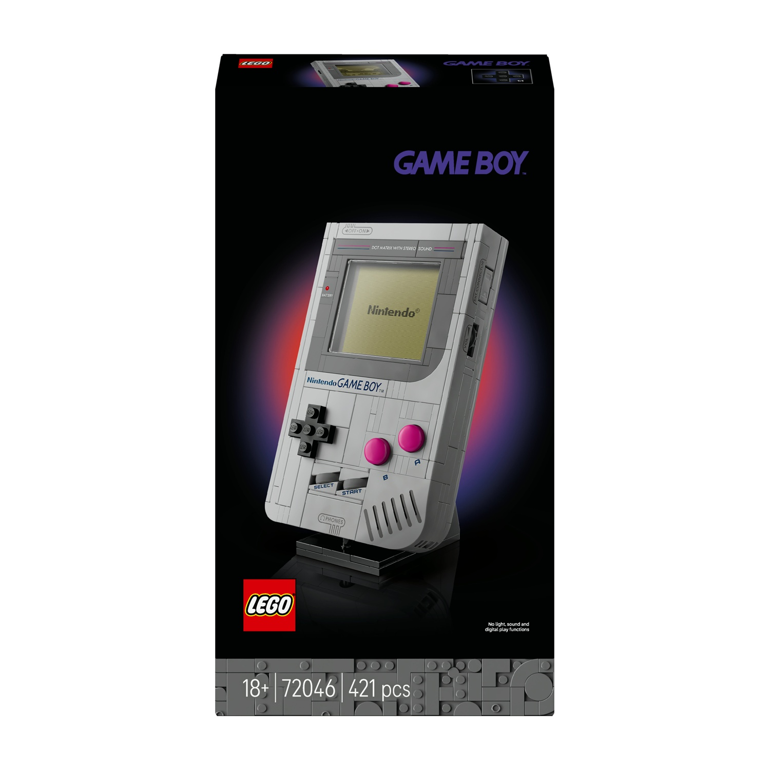 Un set Lego Game Boy in una scatola nera. Il Game Boy è grigio con pulsanti neri e accenti rosa. La scatola ha i loghi Lego e Game Boy.