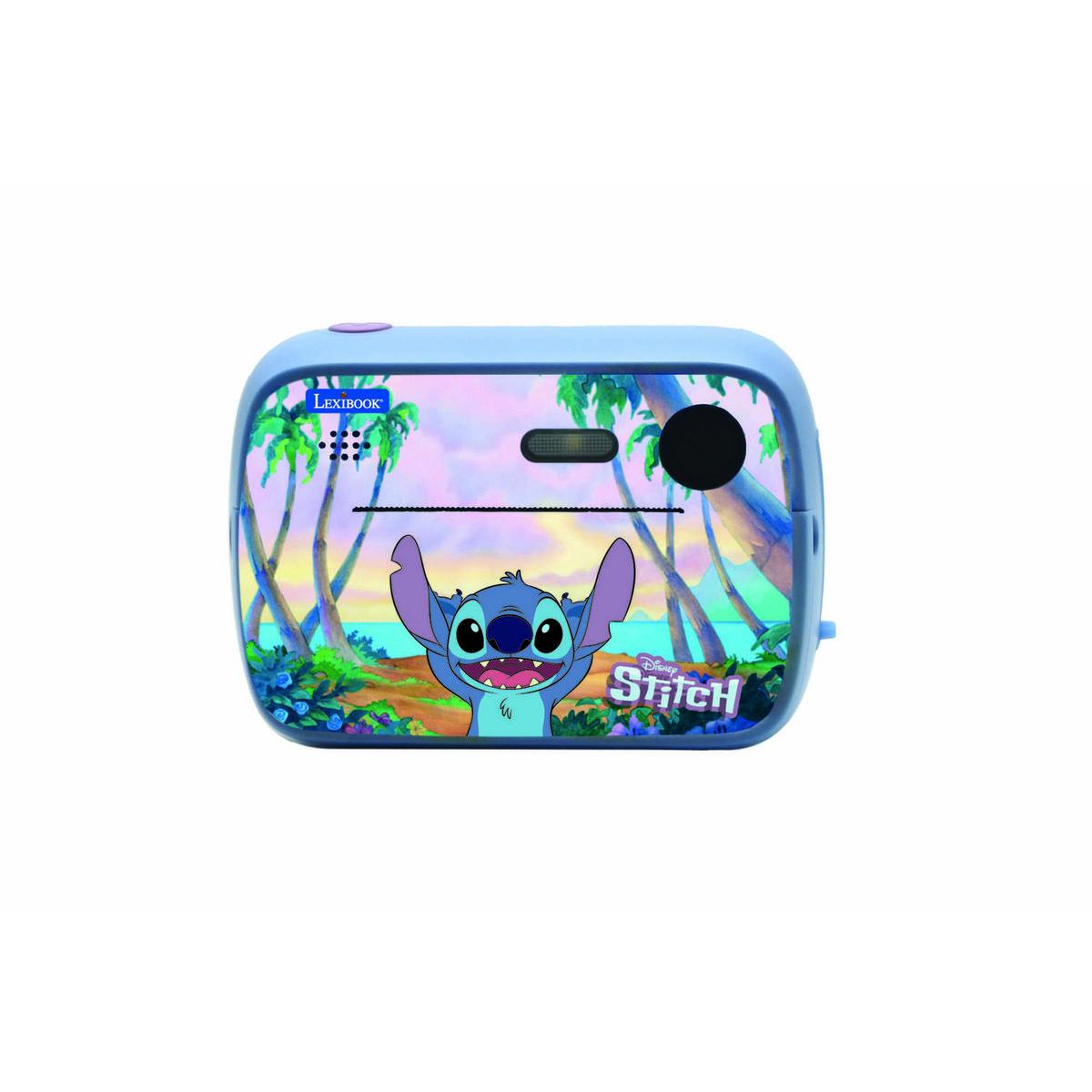 Cámara Lexibook azul con Stitch. El fondo muestra una escena playera con palmeras y un atardecer. El logo de Disney Stitch es visible.