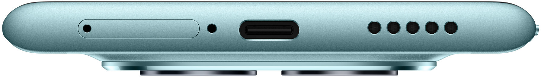 Dolna krawędź jasnoniebieskiego telefonu. Ma tackę SIM, port ładowania, otwory na mikrofon i otwory na głośniki.