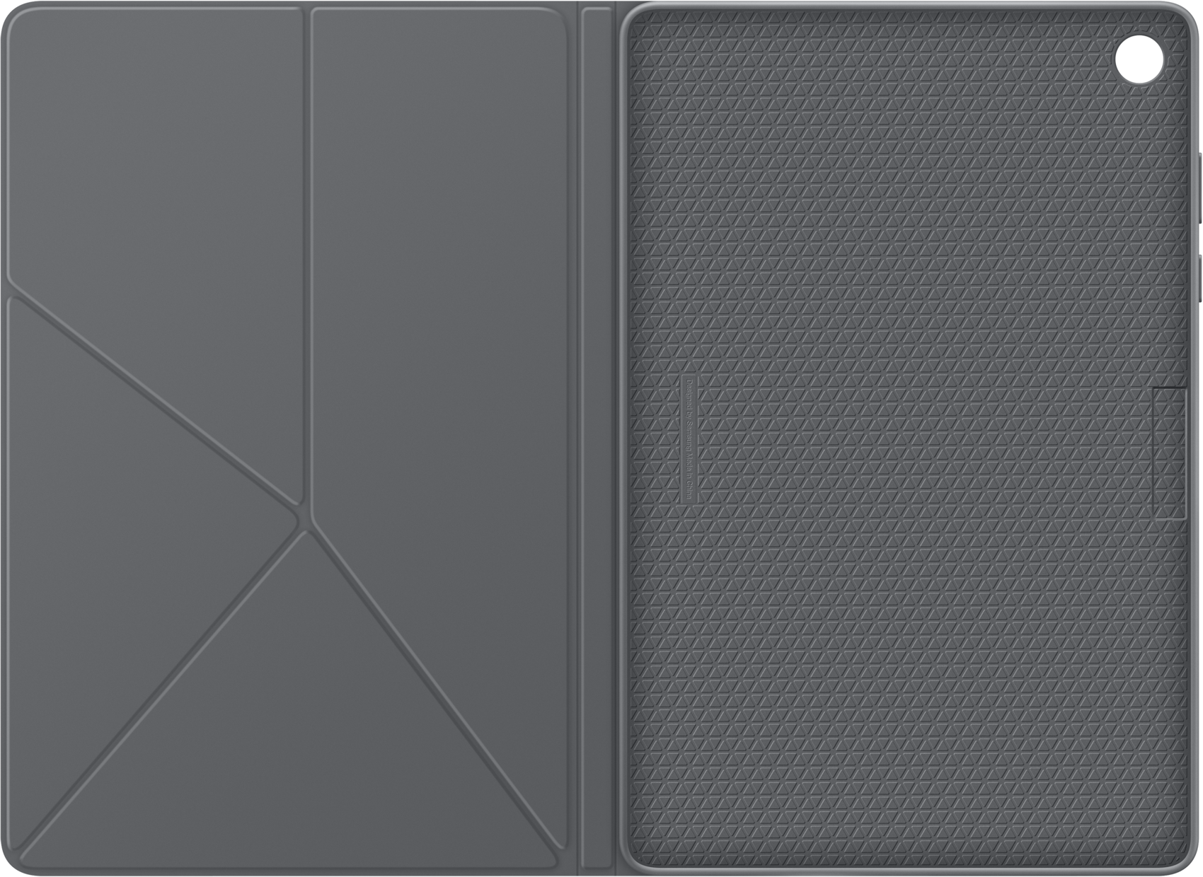 Étui de tablette gris ouvert. Le côté gauche est plié. Le côté droit a un motif texturé et un trou pour la caméra.