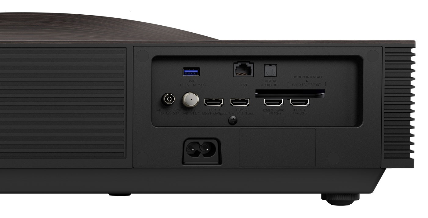 Panel tylny czarnego projektora z różnymi portami, w tym USB, HDMI i wyjściem audio cyfrowym.