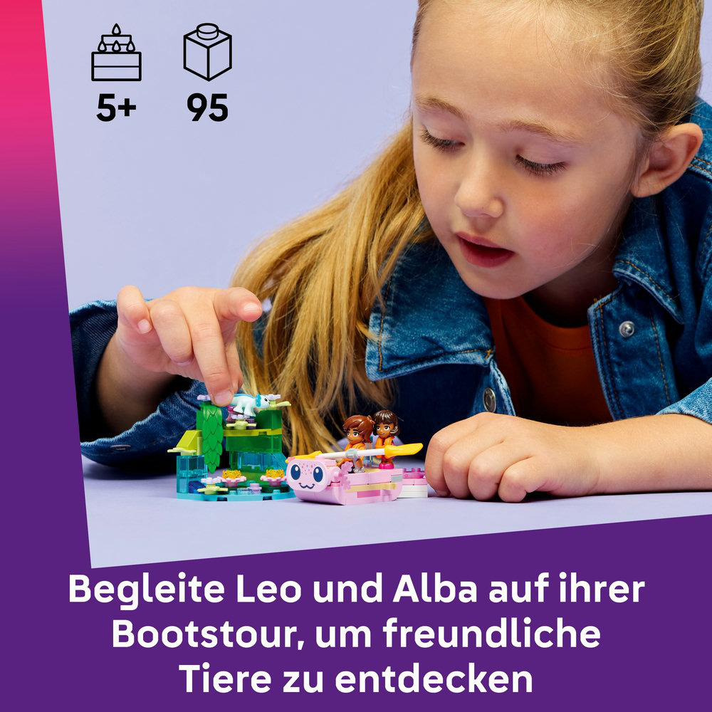 Ein junges Mädchen spielt mit LEGOs. Das Set enthält Figuren und ein Boot. Text unten wirbt für das Set.