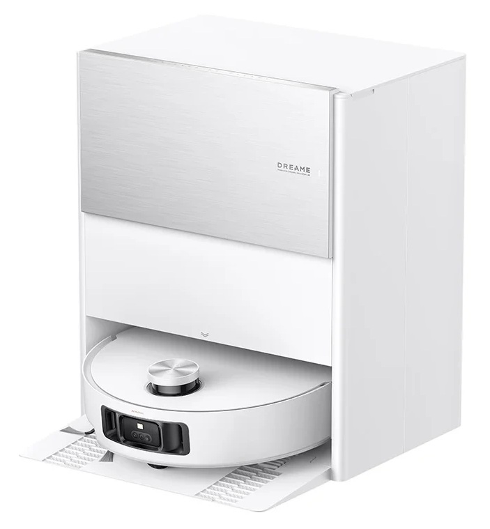 Biały robot sprzątający Dreame zadokowany w stacji ładującej z górną częścią z szczotkowanego metalu.