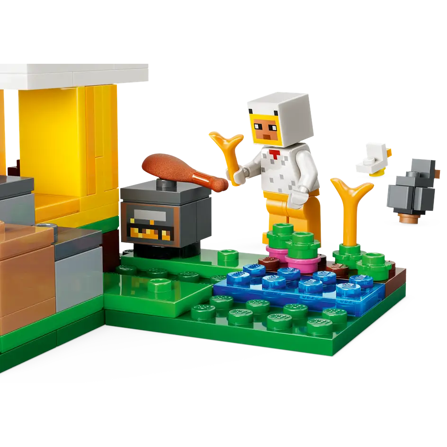 Minecraft Lego-set met een figuur met kippenkop, grill en kippen. Groene basis, geel gebouw en gekookt vlees.